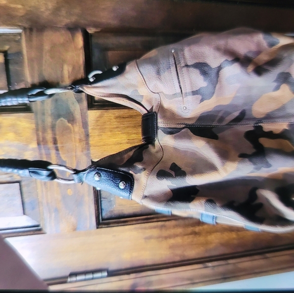 Gorgeous B makowsky camo purse like new - Picture 4 of 8